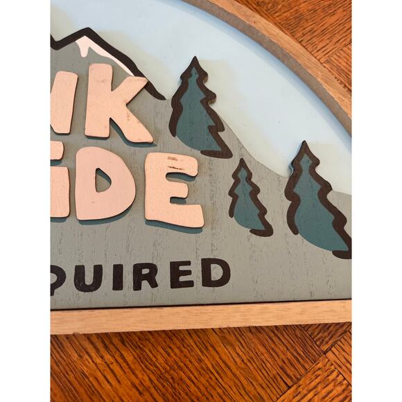 Cute Lover of the outdoors sign
THINK OUTSIDE 
NO BOX REQUIRED - Picture 2 of 3